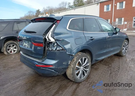 2022 Volvo Xc60 B5 Momentum z USA, uszkodzony, nr VIN YV4L12RK2N1972868